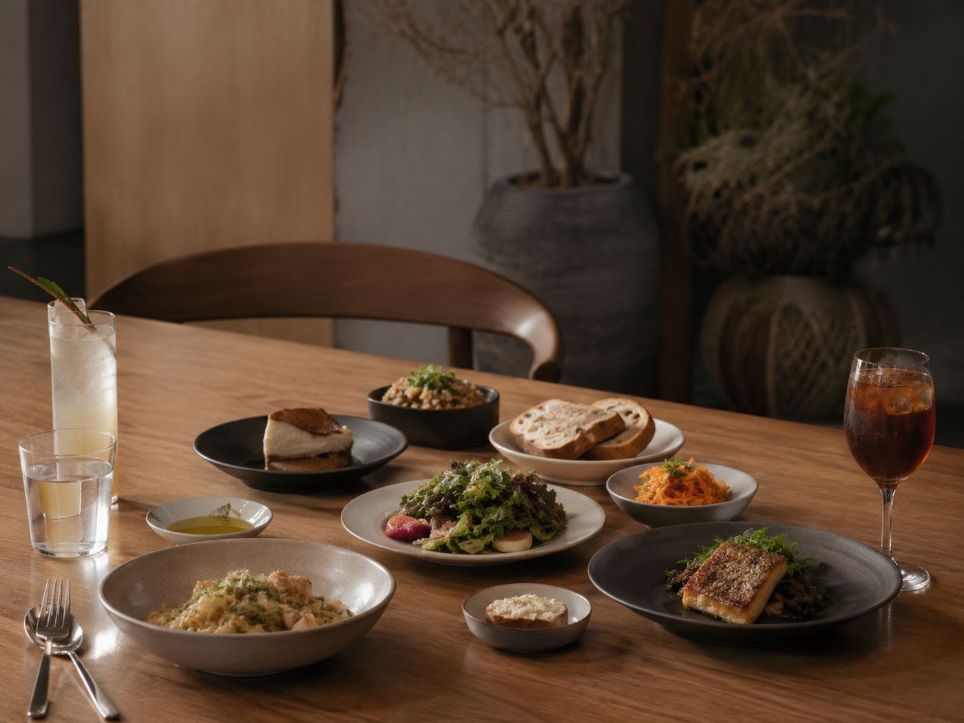 昼の卓、小皿の並び