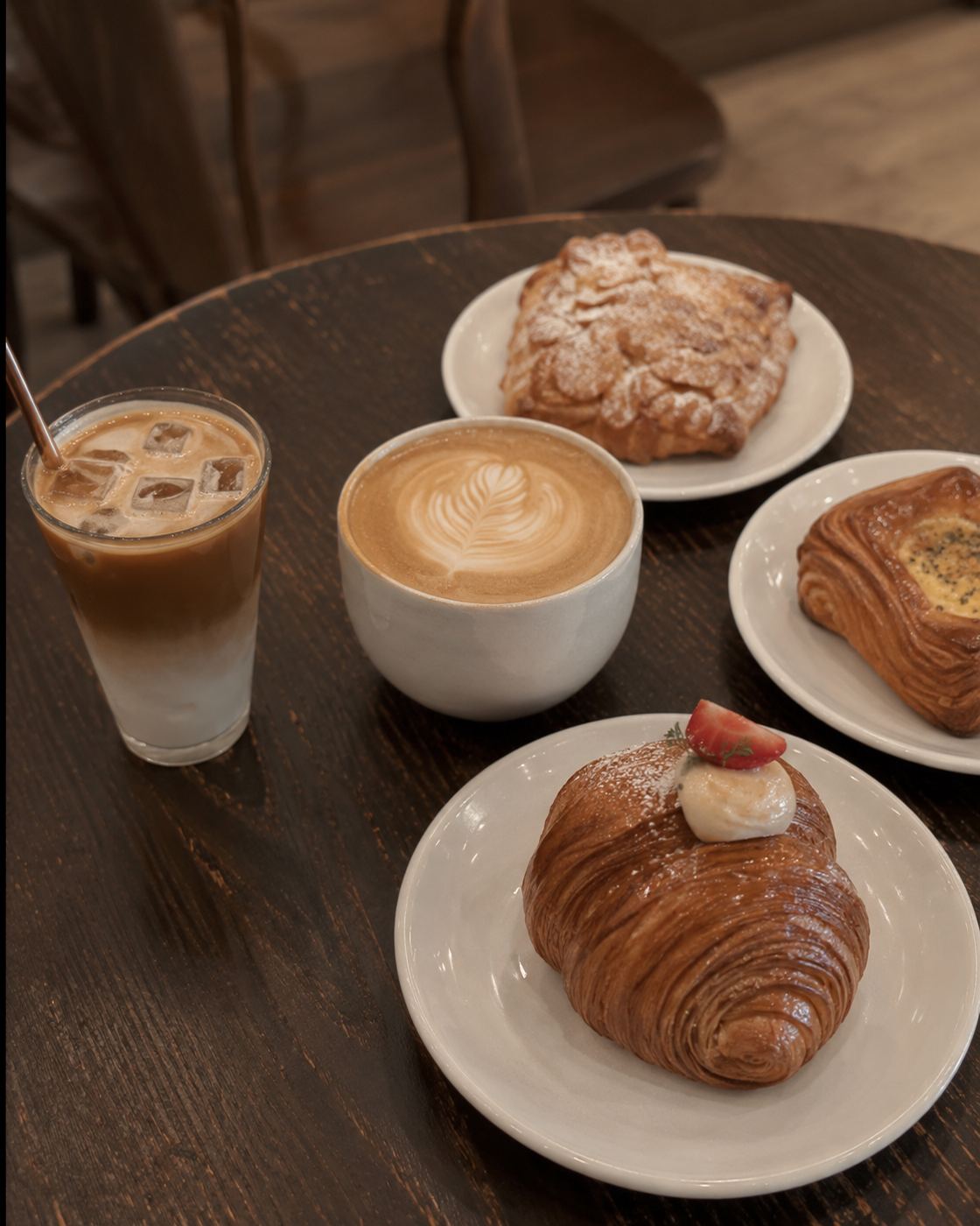 アイスラテとクリームのクロワッサン